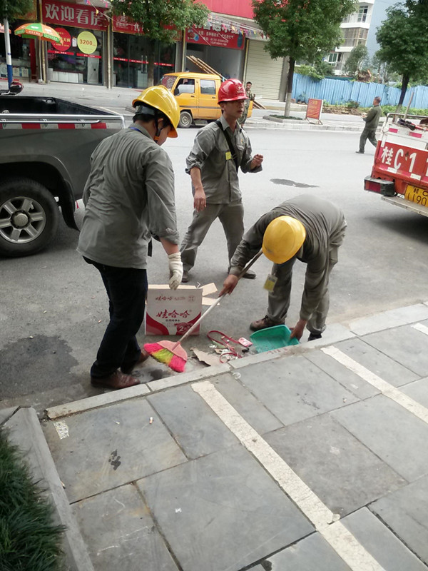 完工后對(duì)現(xiàn)場(chǎng)進(jìn)行清掃